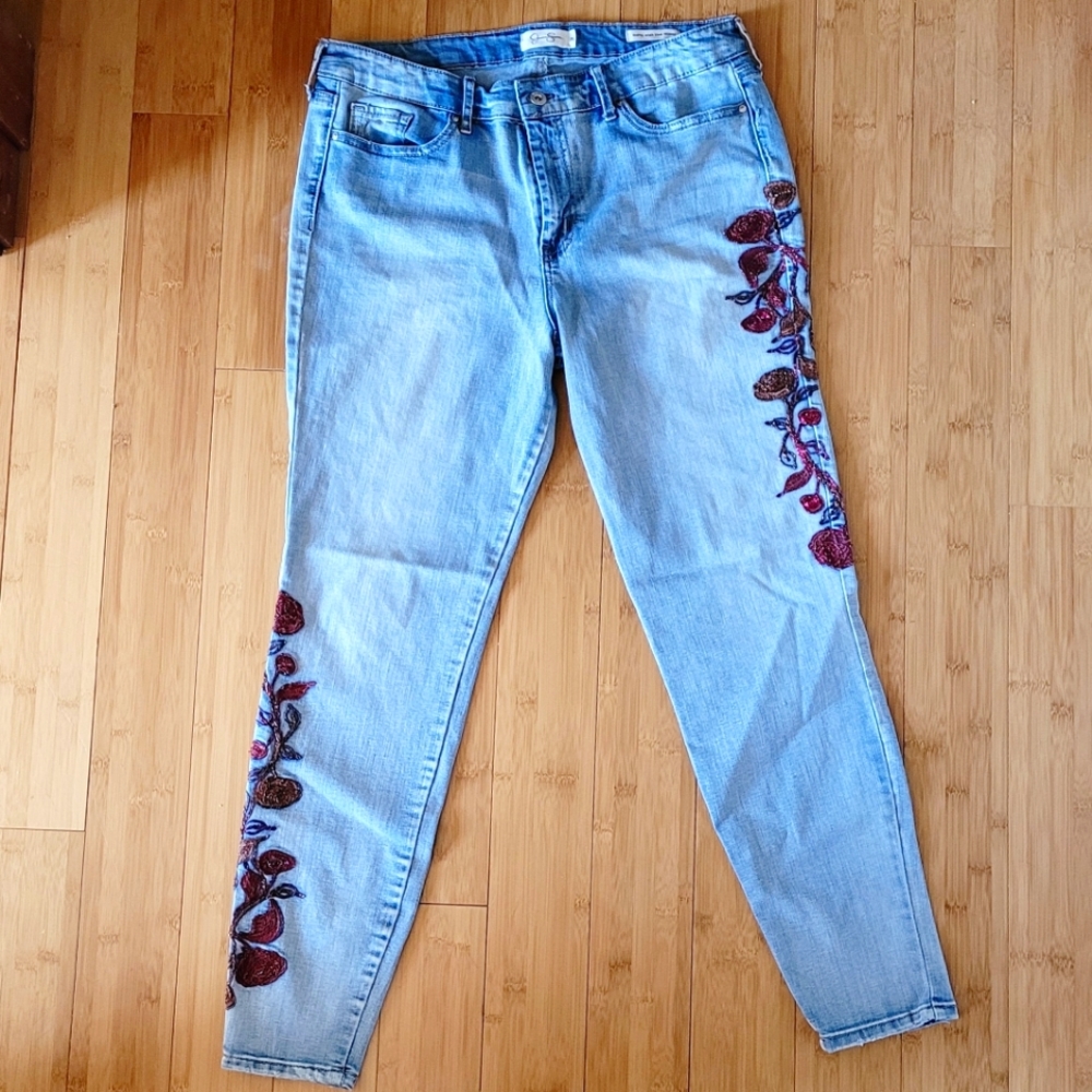 Embroidered Skinny Jeans